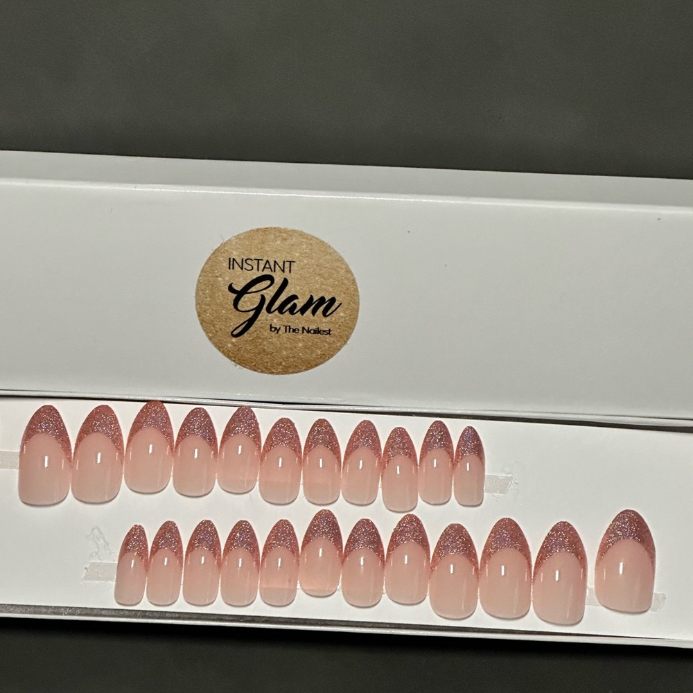 New The Nailest INSTANT GLAM-FRENCH KISS - NUDE W/ROSE GOLD TIP PRESS ON NAILS